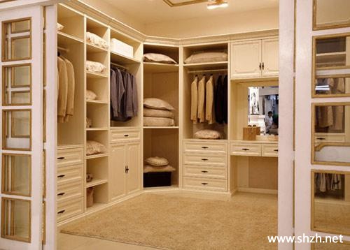 现代简约暖色衣帽间壁橱家具效果图