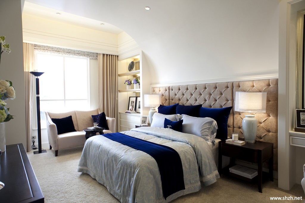 现代简约欧式卧室沙发床壁橱装饰摆件实景图-上海装潢网