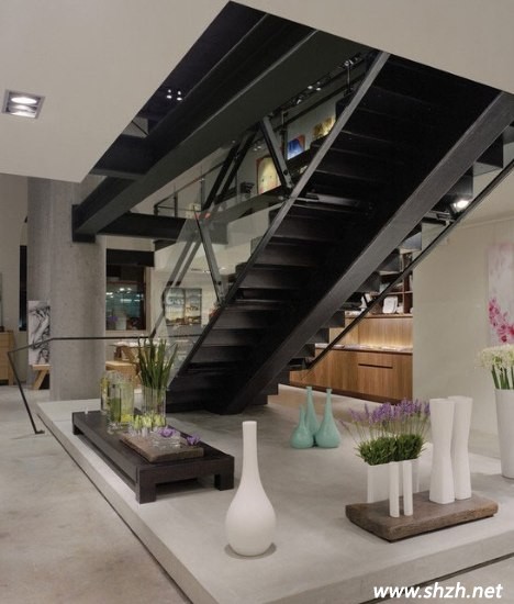 楼梯下的地台设计