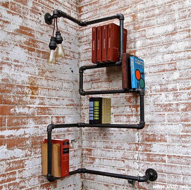 朋克风金属管打造挂在墙上的书架