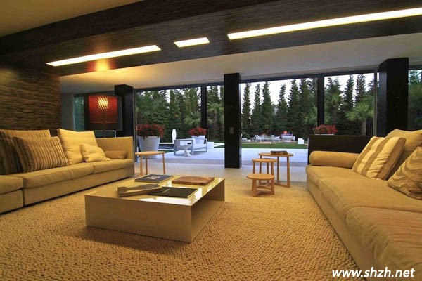 西班牙風(fēng)情別墅會客廳裝修