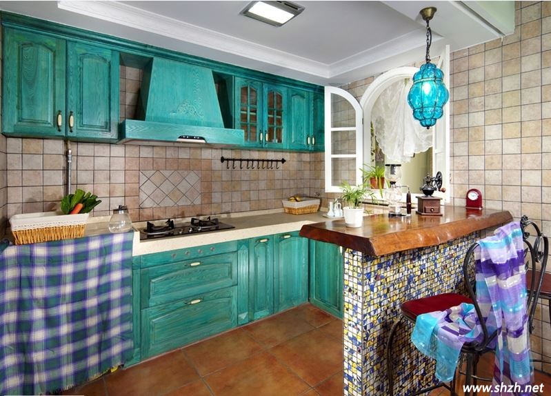 地中?；榉繌N房裝修