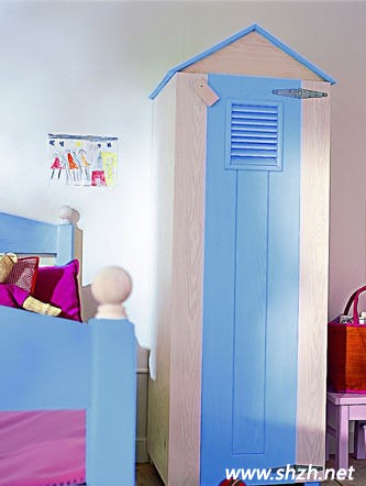 蓝色房子型衣柜