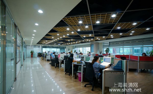 上海装修案例分享：百变线条打造商务办公室丰富层次感