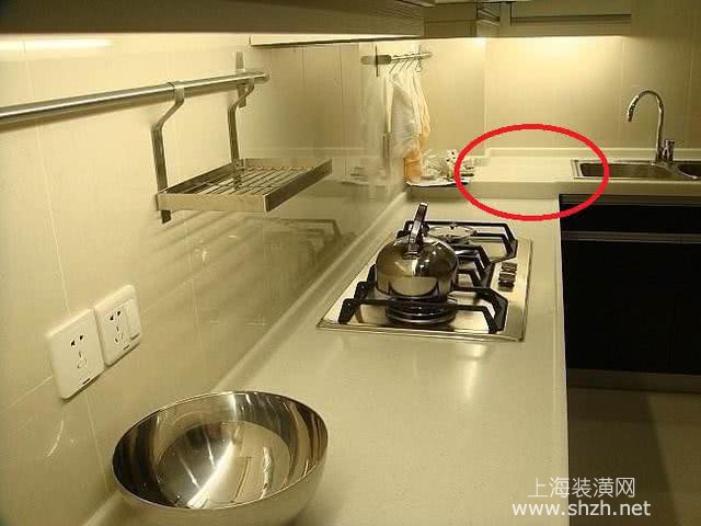 厨房装修 正文 厨房水槽台面比灶台台面高,最主要就是解决洗菜弯腰的