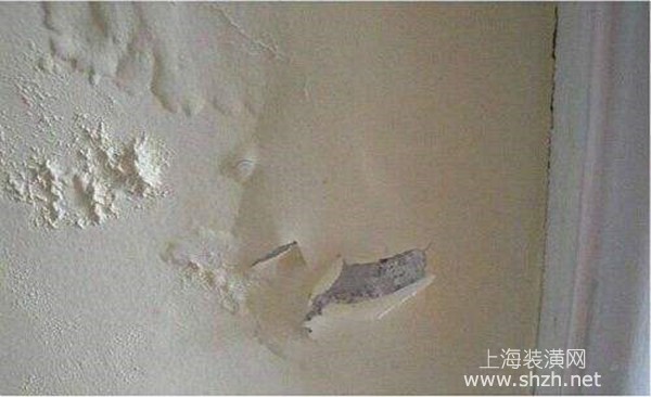墙面起泡掉皮该怎么解决，修补旧墙面时有哪些注意事项