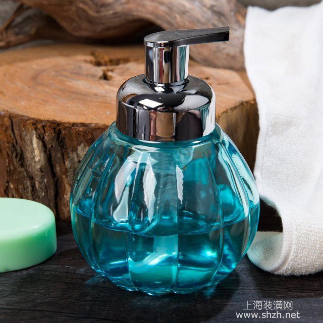 洗发水瓶属于什么垃圾？玻璃的和塑料的一样吗？