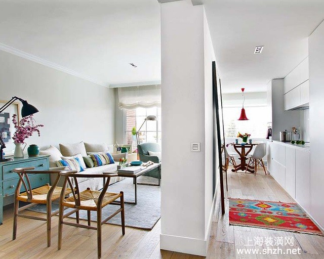 80平米地中海风格两居室装修设计案例：实木地板让家很温馨