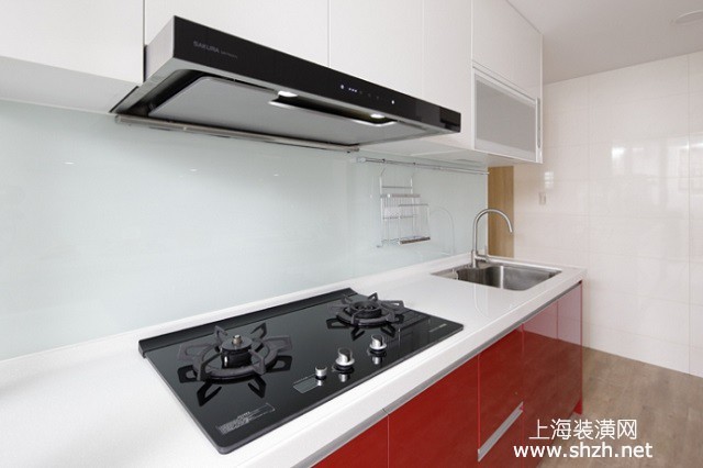 小厨房装修案例 厨房这样装修设计让您少花钱 更气派 上海装潢网