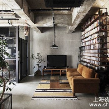 90平loft阁楼装修设计案例：用书架隔出日式风格梦想住宅