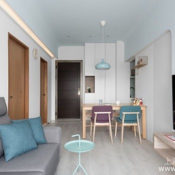 浅灰绿木质感小户型装修案例：理想收纳，单纯不复杂的设计