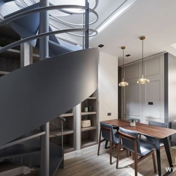 英伦风楼中楼装修设计案例：旋转楼梯、玻璃屋营造梦幻光感宅