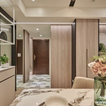 玄关插座设计全解析：实用布局与隐藏美学，打造高效生活入口