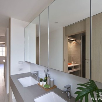 浴室分隔板选购与保养全攻略：从材质到安装，一次搞懂不踩雷