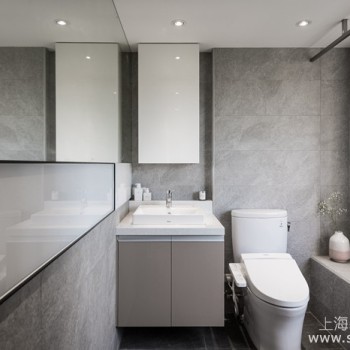 卫生间瓷砖太滑怎么办？别急着砸砖，这3个低成本改造法帮你轻松搞定