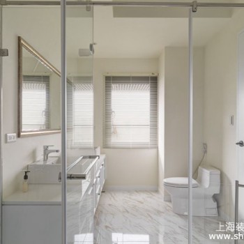 卫生间到底能不能装百叶窗？很多人担心的不是多余，关键看材质