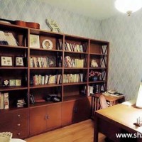 暖色书房楼梯实景图