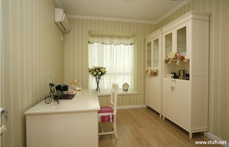 书房写字台实景图