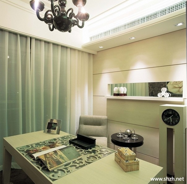 书房写字台实景图