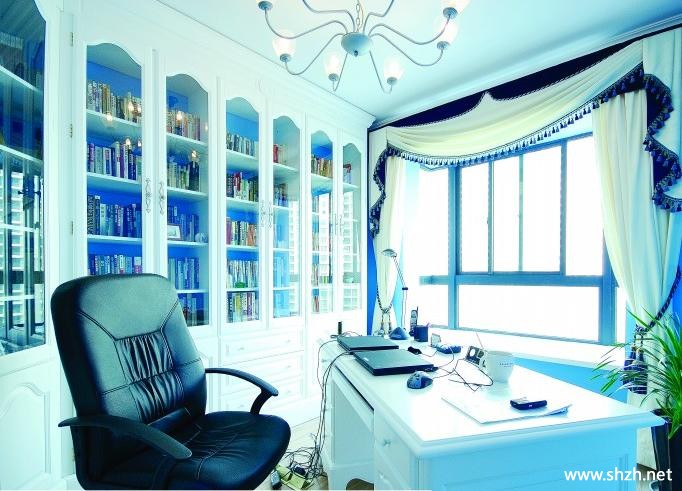 地中海冷色书房写字台