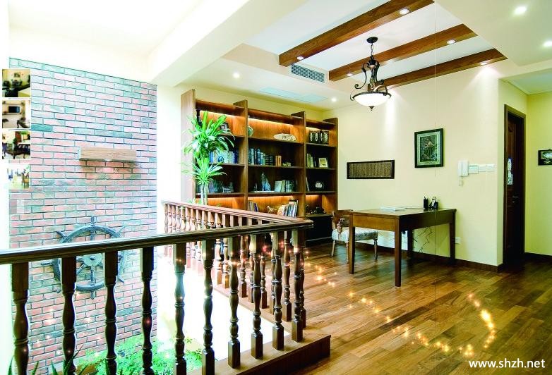 跃层复式冷色书房