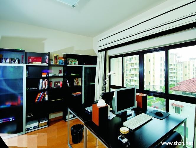 简约冷色书房写字台