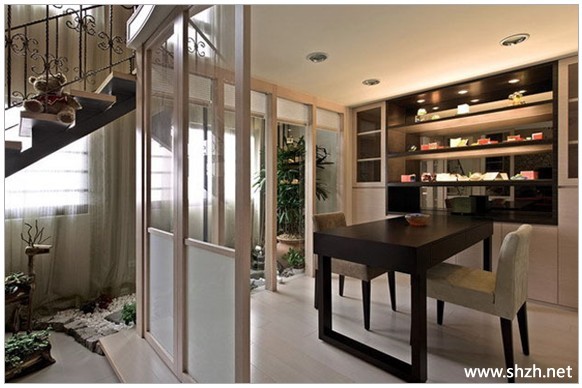 书房书架写字台