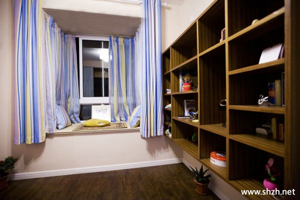 现代实用收纳书架