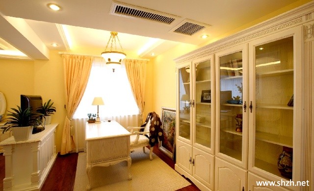 欧式暖色书房书架写字台