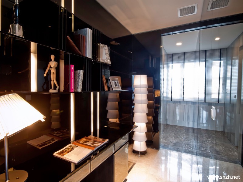 书房书架写字台