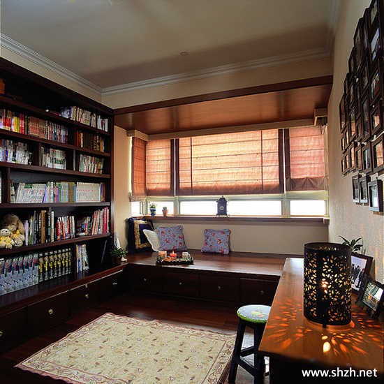 书房书架实景图