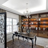 别墅书房写字台