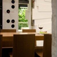 餐厅餐桌酒柜