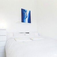 现代简约冷色卧室装饰画小户型效果图