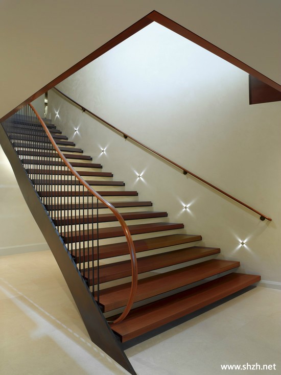 现代楼梯灯具别墅实景图
