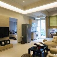 现代客厅阳台/飘窗厨房卧室电视柜沙发中户型实景图
