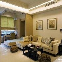 现代客厅厨房沙发橱柜小户型实景图