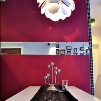 简约餐厅餐桌灯具装饰画背景墙实景图