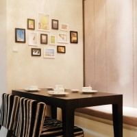 现代暖色餐厅餐桌装饰画实景图