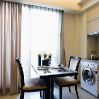 现代简约餐厅餐桌小户型实景图