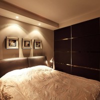 简约卧室装饰画床衣柜