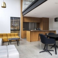 现代简约客厅餐厅厨房沙发茶几餐桌实景图