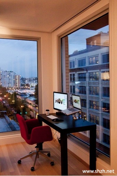 现代书房写字台实景图