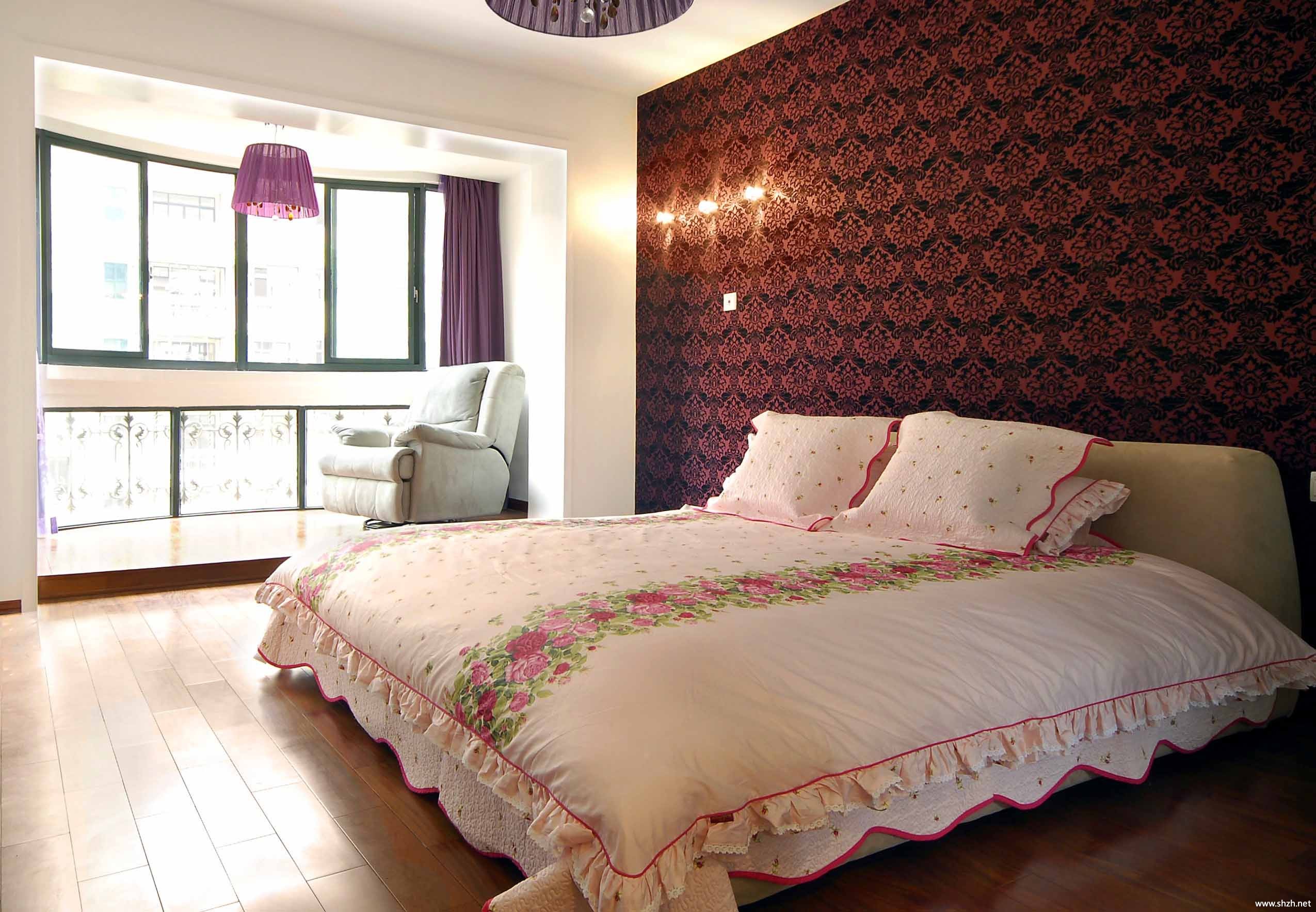 现代大户型卧室床