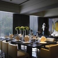 现代大户型餐厅餐桌