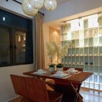 现代小户型餐厅餐桌