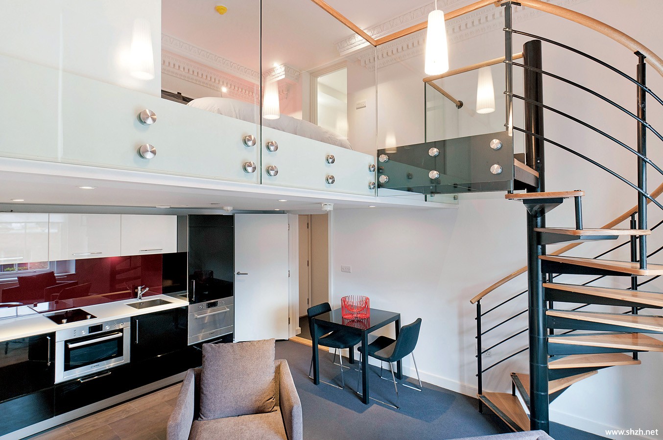 混搭跃层复式客厅楼梯沙发