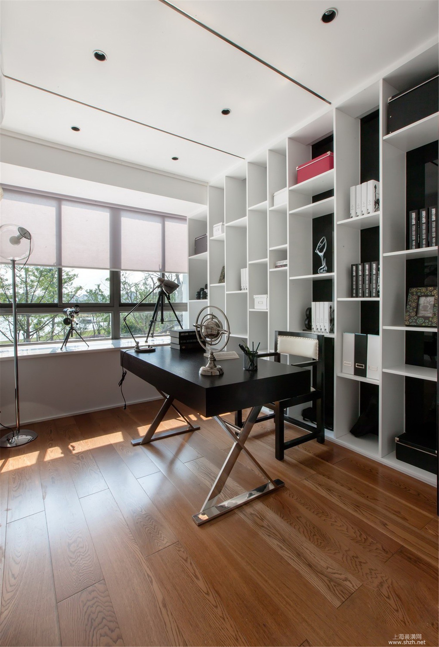 时尚现代简约别墅书房