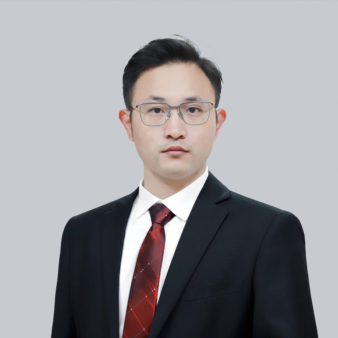 薛  彬